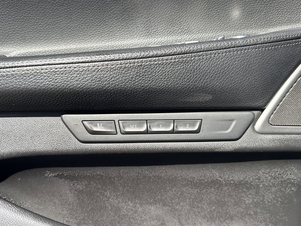 Used 2022 BMW 740i w/ M Sport Package RWD image 19