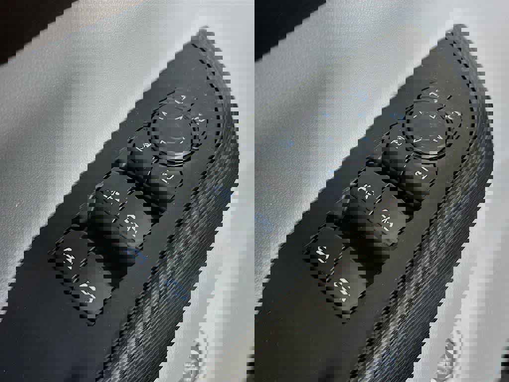 Used 2023 GMC Acadia SLT w/ Preferred Package image 28