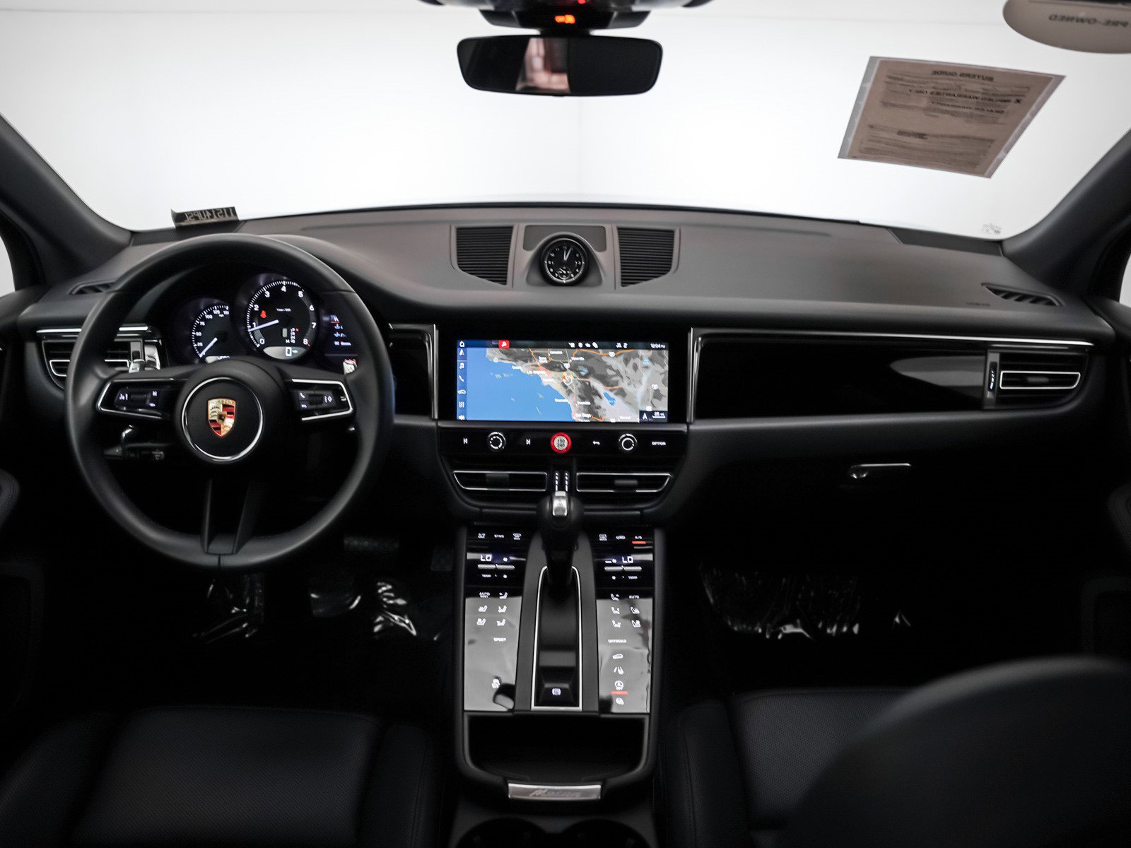 Certified 2025 Porsche Macan image 15