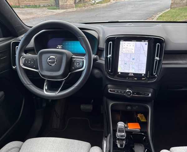 Used 2023 Volvo C40 P8 Recharge Ultimate image 3