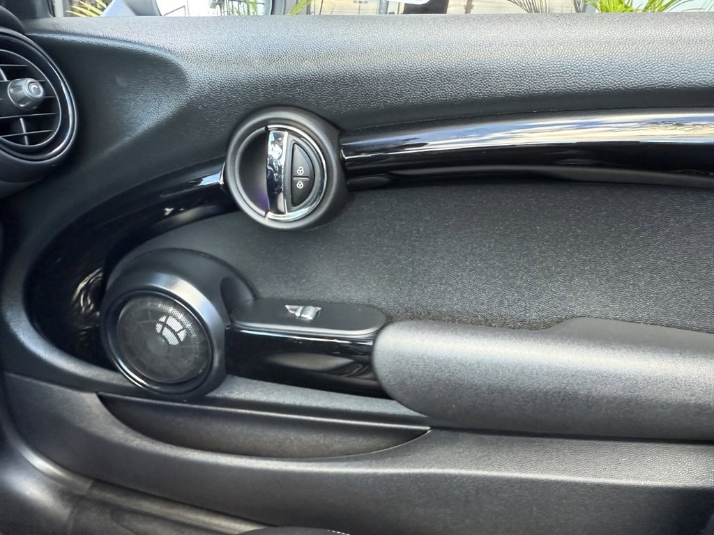 Used 2016 MINI Cooper S image 30