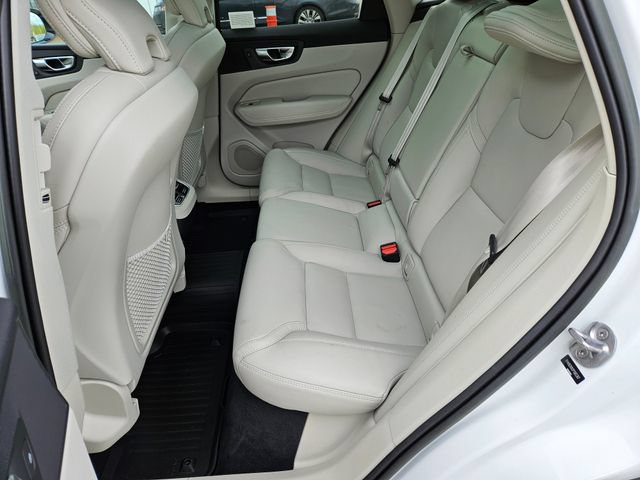 Certified 2023 Volvo XC60 B6 Ultimate w/ Protection Package Premier AWD/4WD image 16