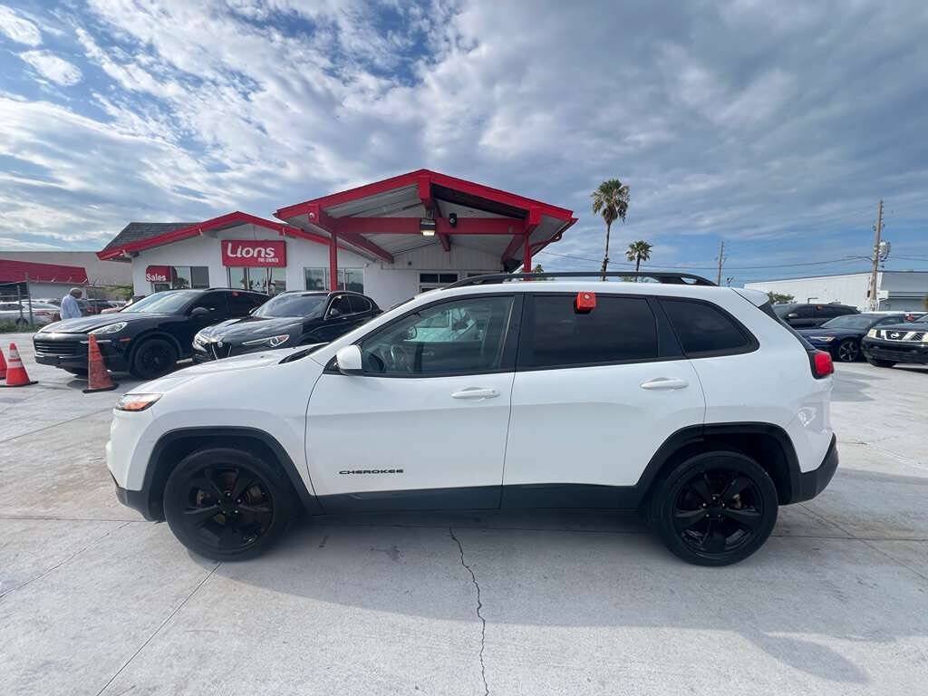 Used 2016 Jeep Cherokee Latitude w/ Cold Weather Group FWD image 18