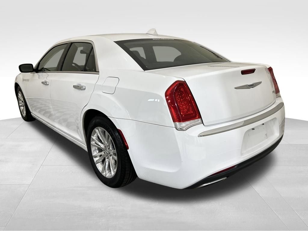 Used 2017 Chrysler 300 C image 3
