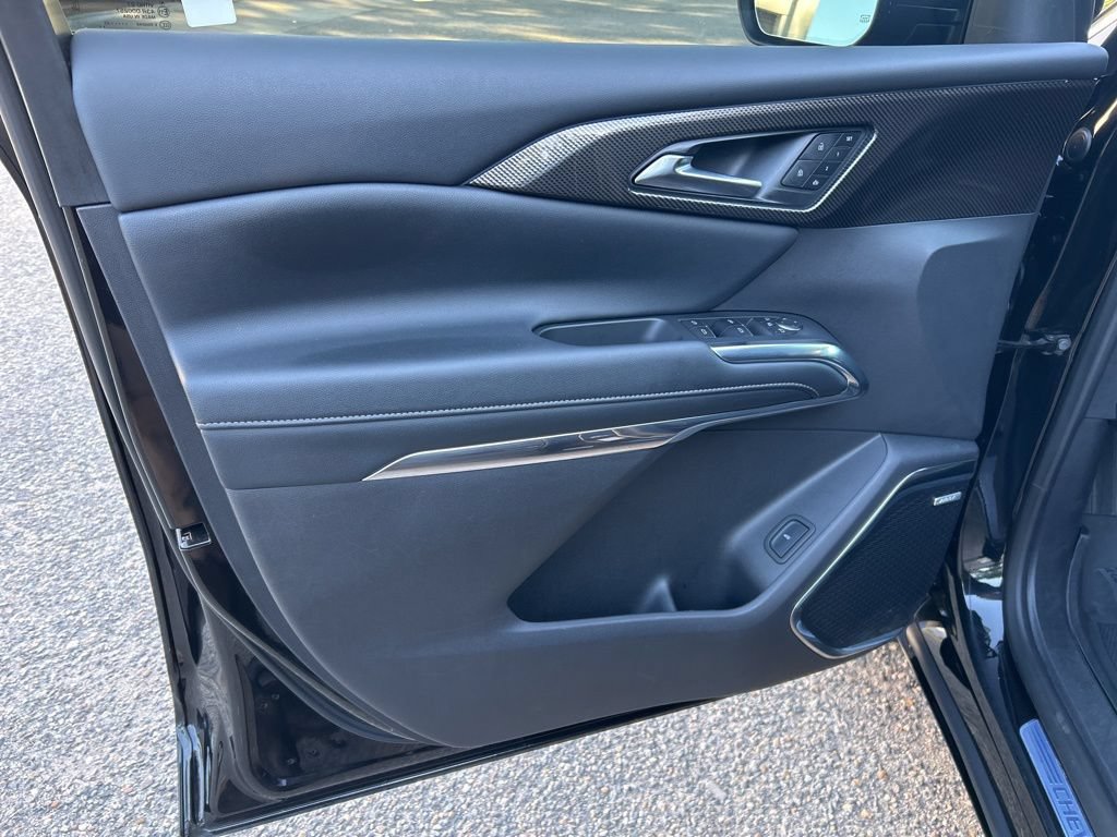Used 2025 Chevrolet Traverse High Country w/ LPO, Floor Liner Package AWD/4WD image 16