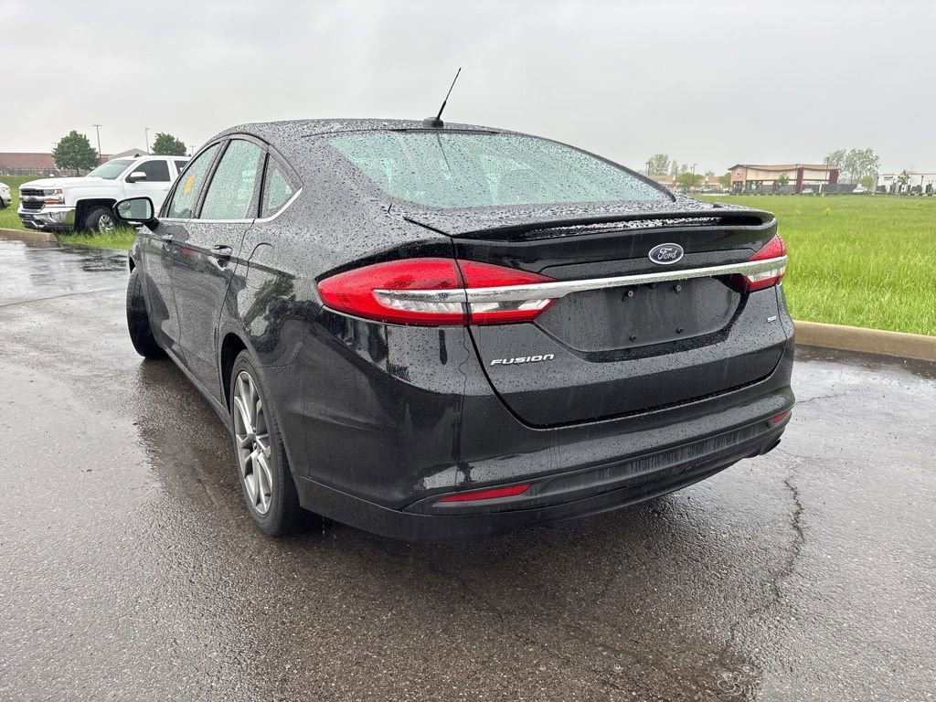 Used 2017 Ford Fusion SE w/ Equipment Group 201A FWD image 7