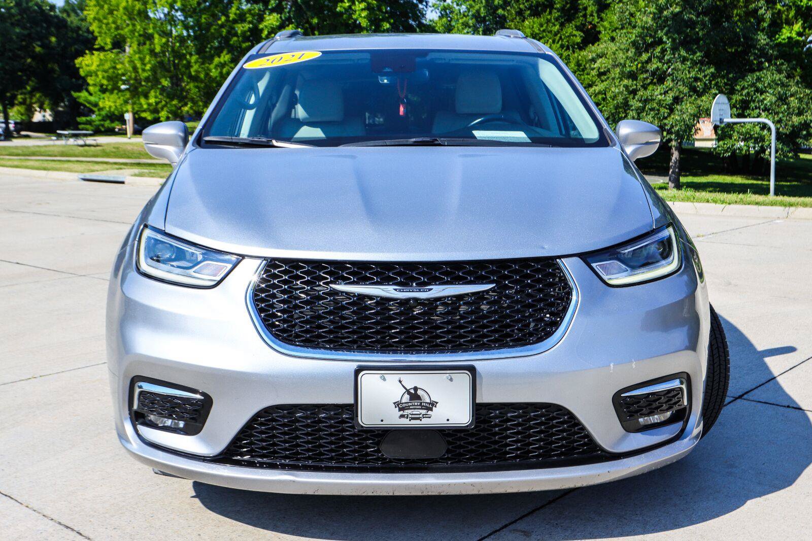 Used 2021 Chrysler Pacifica Touring-L FWD image 18