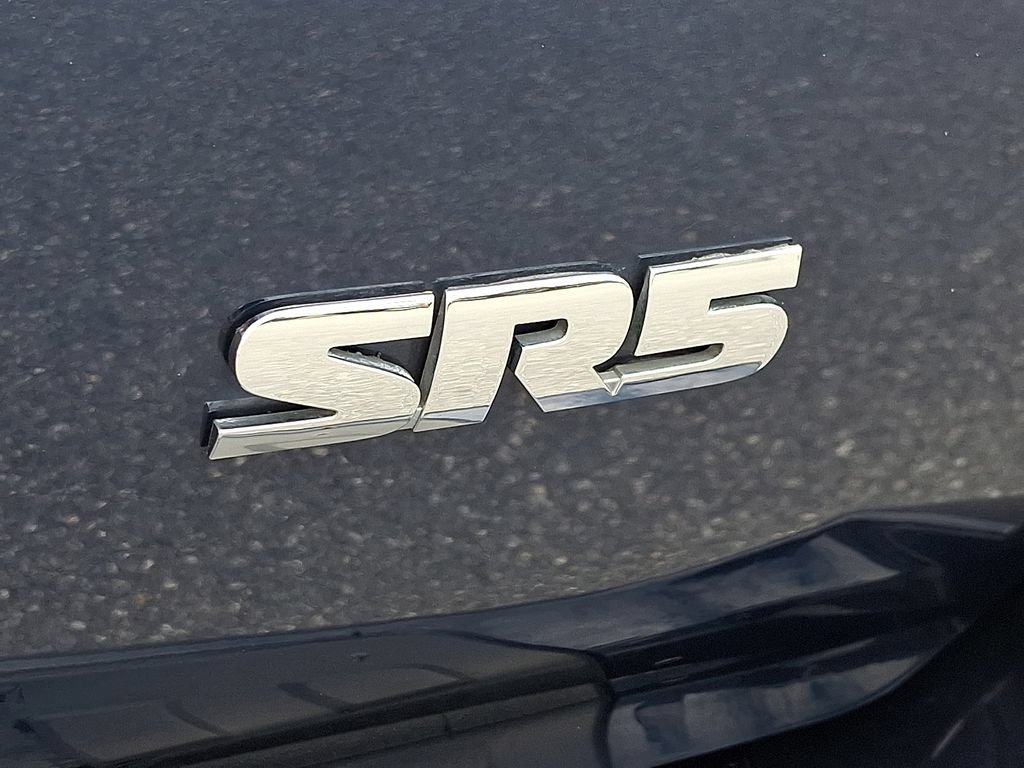 Used 2018 Toyota 4Runner SR5 AWD/4WD image 37