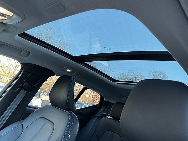 Certified 2025 Volvo XC40 B5 Core image 18