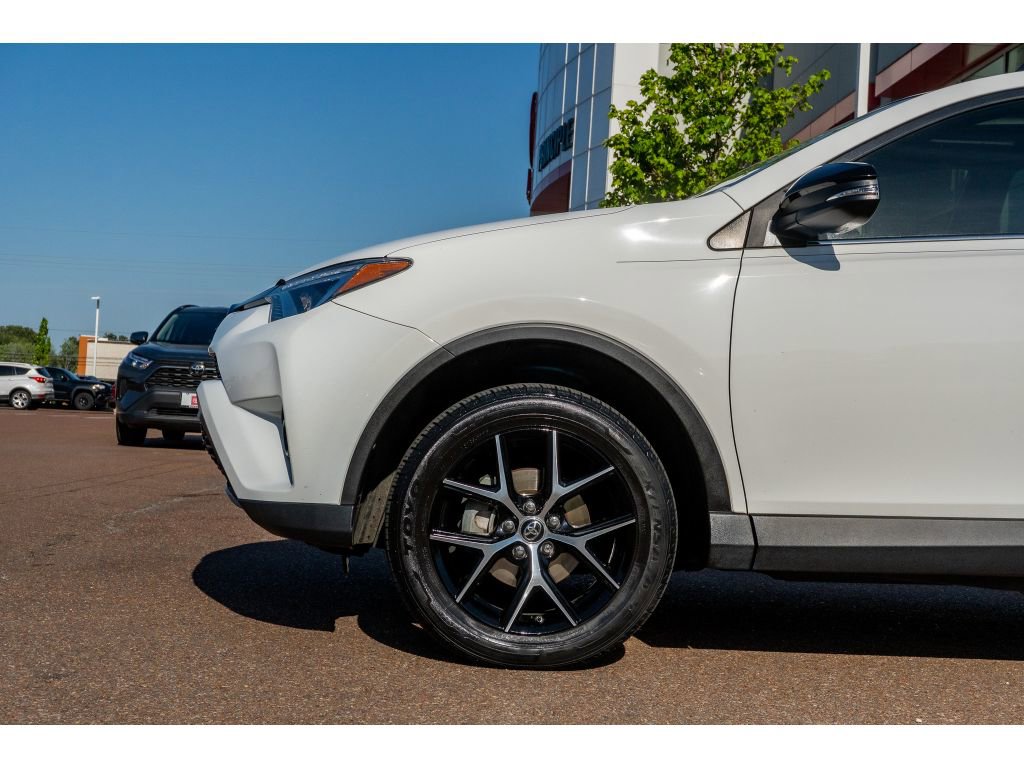 Used 2018 Toyota RAV4 SE w/ All Weather Liner Package image 10