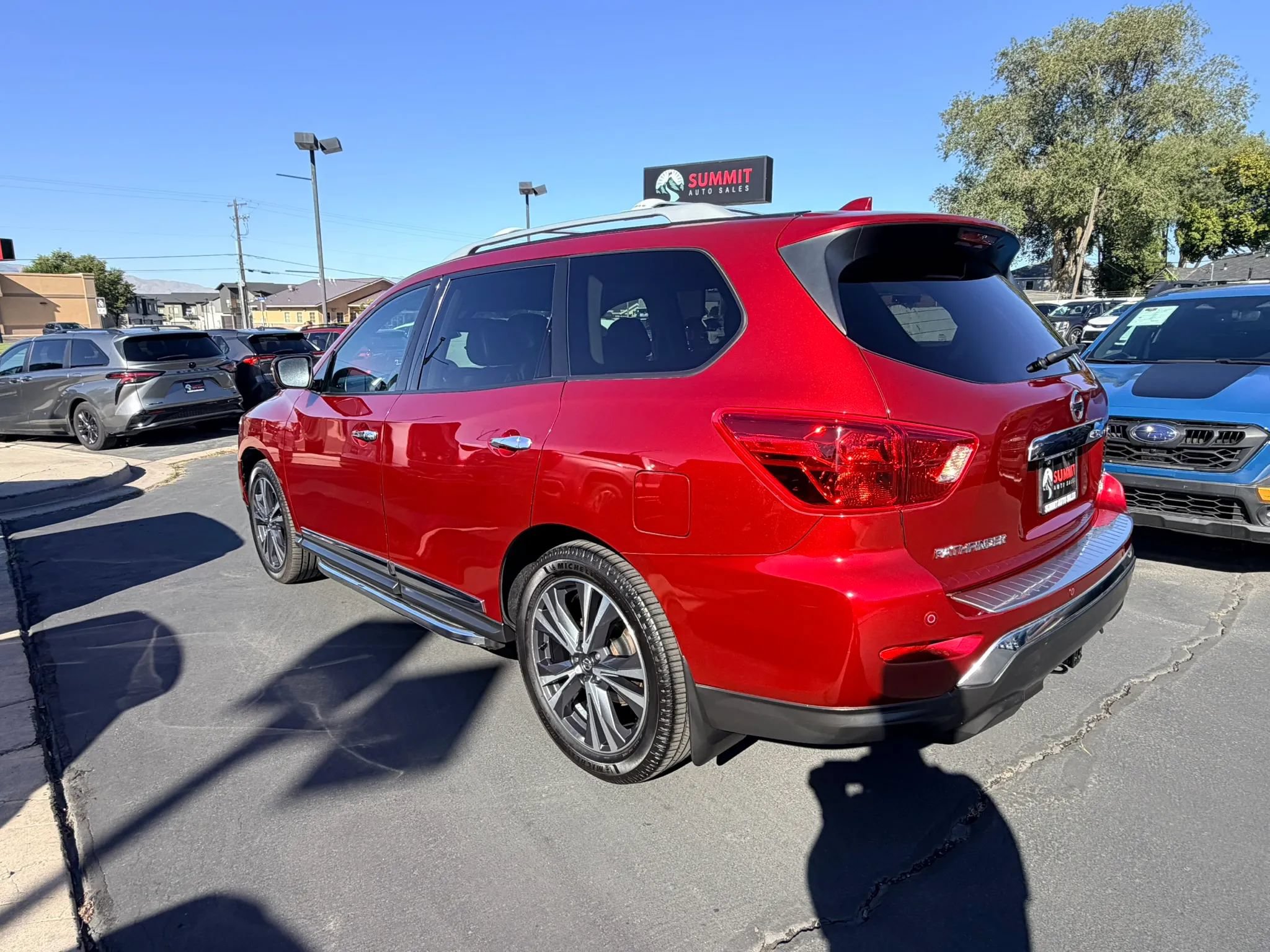 Used 2020 Nissan Pathfinder Platinum w/ Cargo Package AWD/4WD image 6