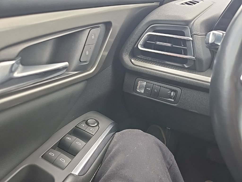 Used 2024 Chevrolet Traverse LT FWD image 22