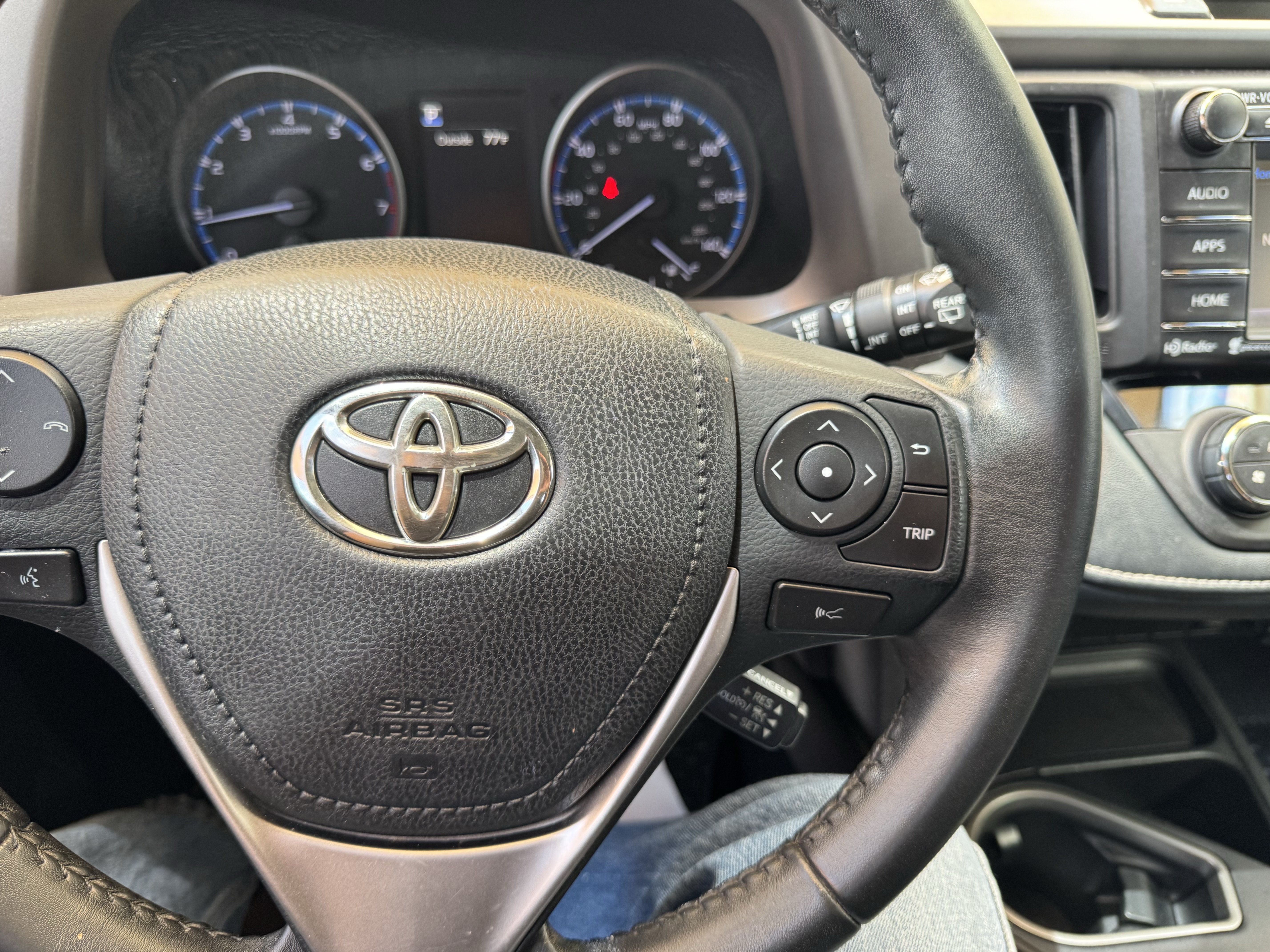 Used 2018 Toyota RAV4 XLE AWD/4WD image 25