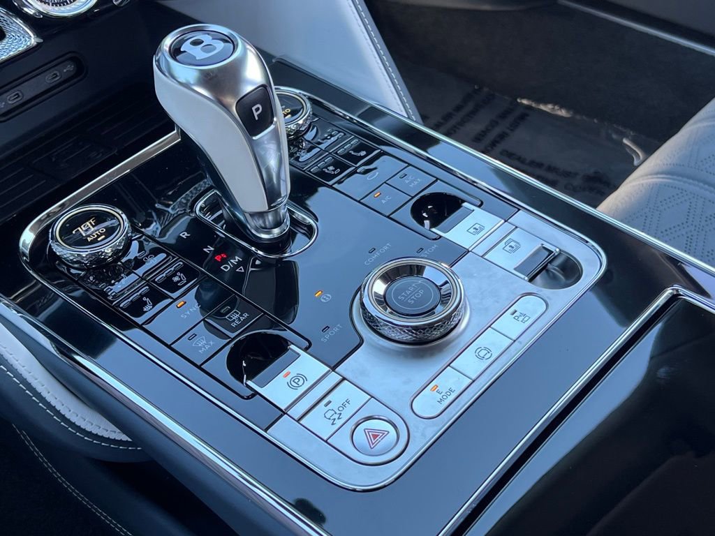 Used 2025 Bentley Flying Spur Plug-In Hybrid image 34