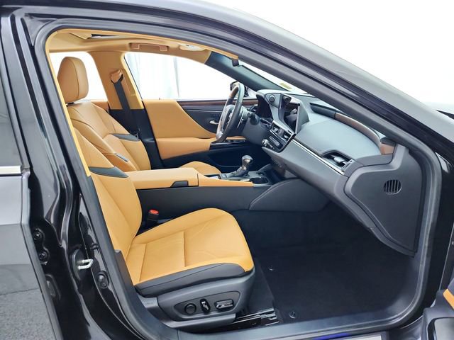 Used 2025 Lexus ES 300h w/ Accessory Package (Z2) FWD image 18