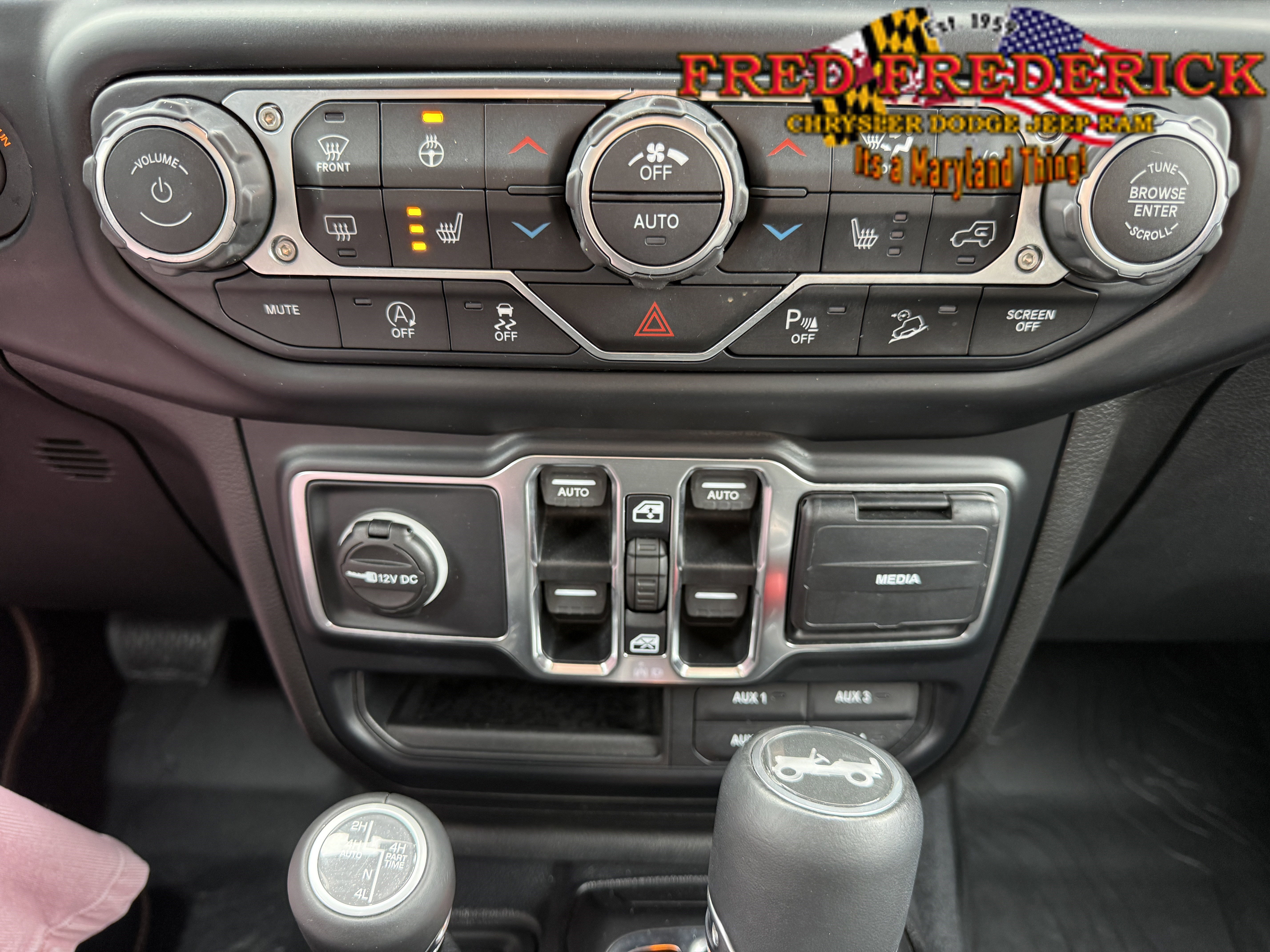 Used 2019 Jeep Wrangler Unlimited Sahara image 14