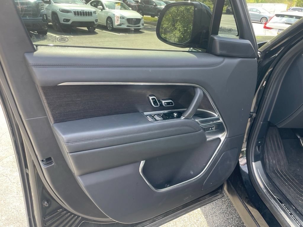 Certified 2025 Land Rover Range Rover SE AWD/4WD image 15