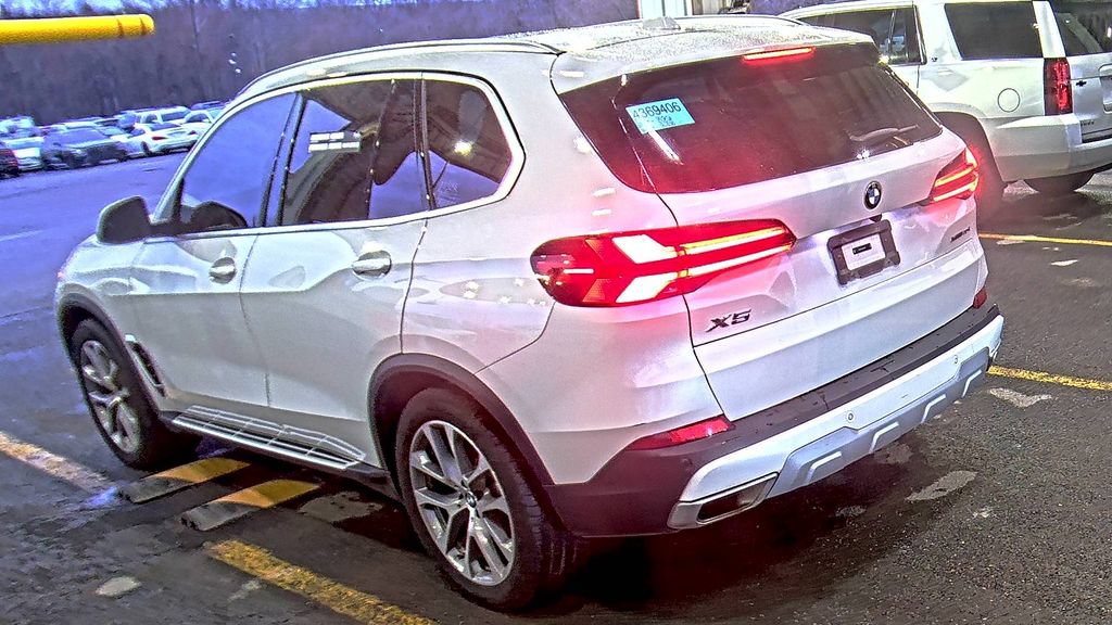 Used 2025 BMW X5 xDrive40i AWD/4WD image 2