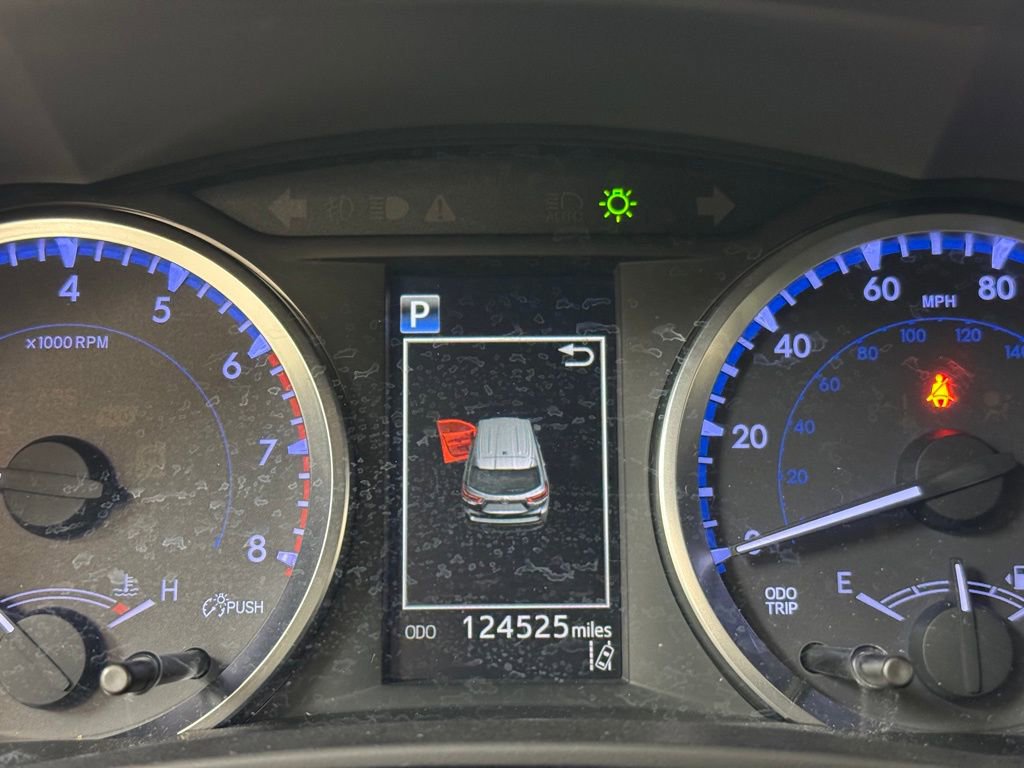 Used 2018 Toyota Highlander LE FWD image 29