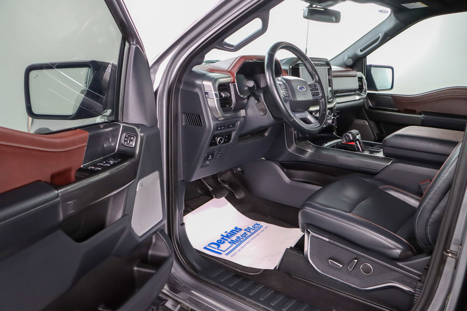 Used 2023 Ford F150 Lariat w/ Equipment Group 502A High image 3