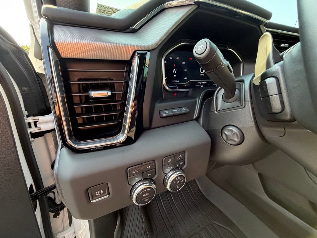 Used 2025 GMC Sierra 1500 Denali w/ Denali Reserve Package AWD/4WD image 4