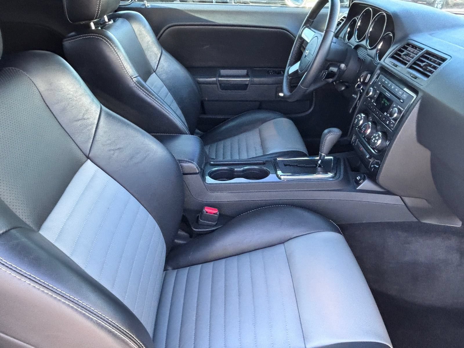 Used 2009 Dodge Challenger R/T RWD image 14