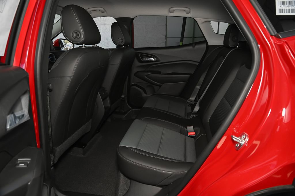 New 2026 Chevrolet Trax LT w/ LPO, Blackout Package FWD image 29