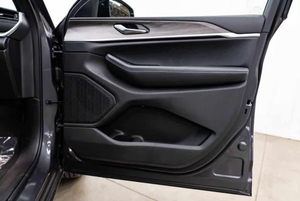 New 2026 Jeep Grand Cherokee Altitude AWD/4WD image 31