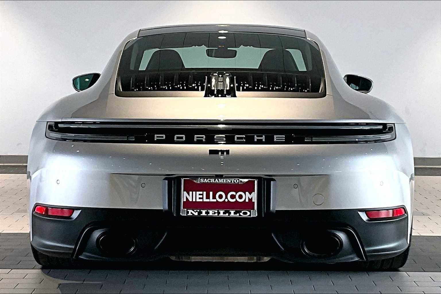 Used 2025 Porsche 911 Carrera image 9