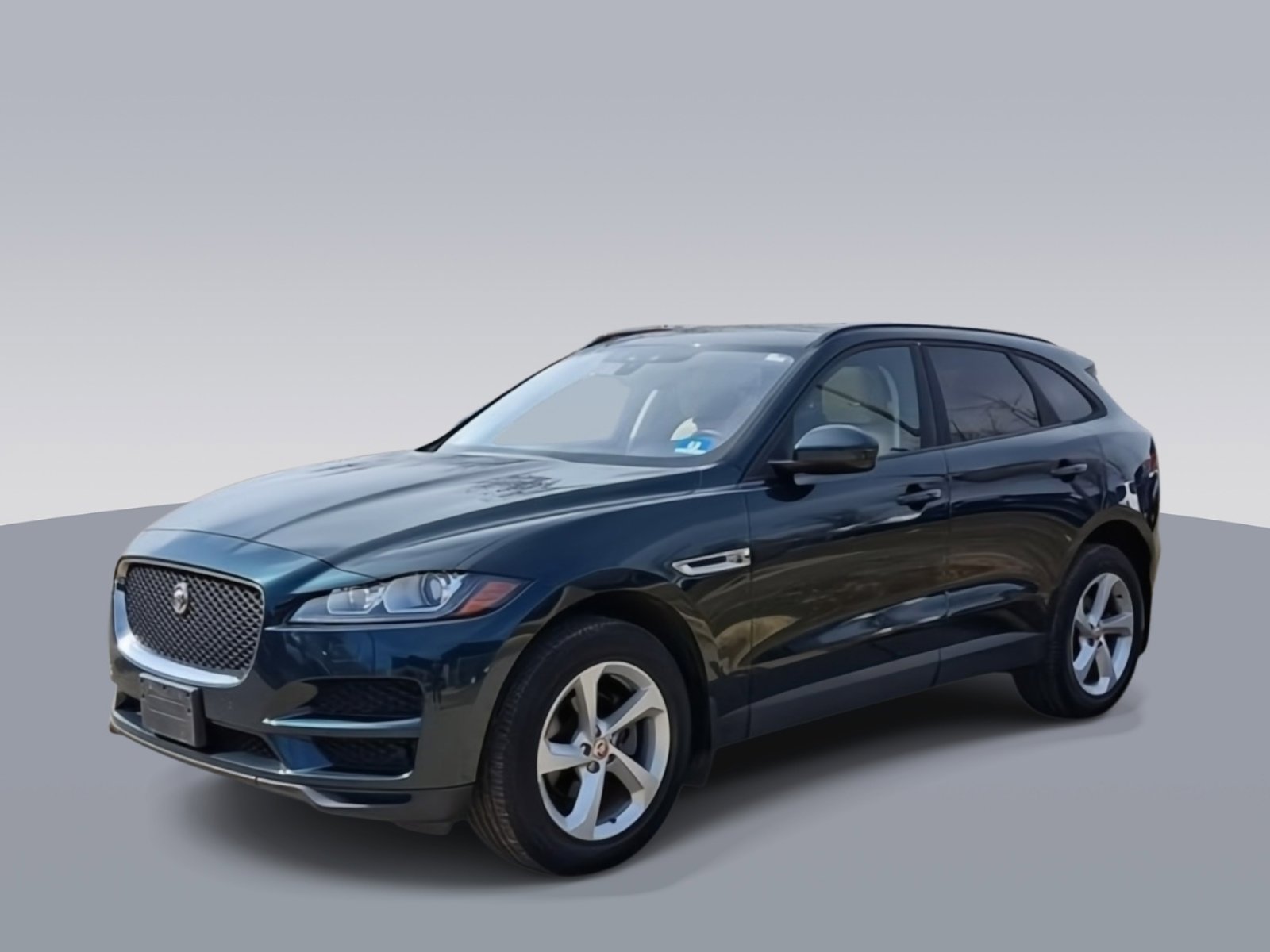 Used 2018 Jaguar F-PACE Premium image 2