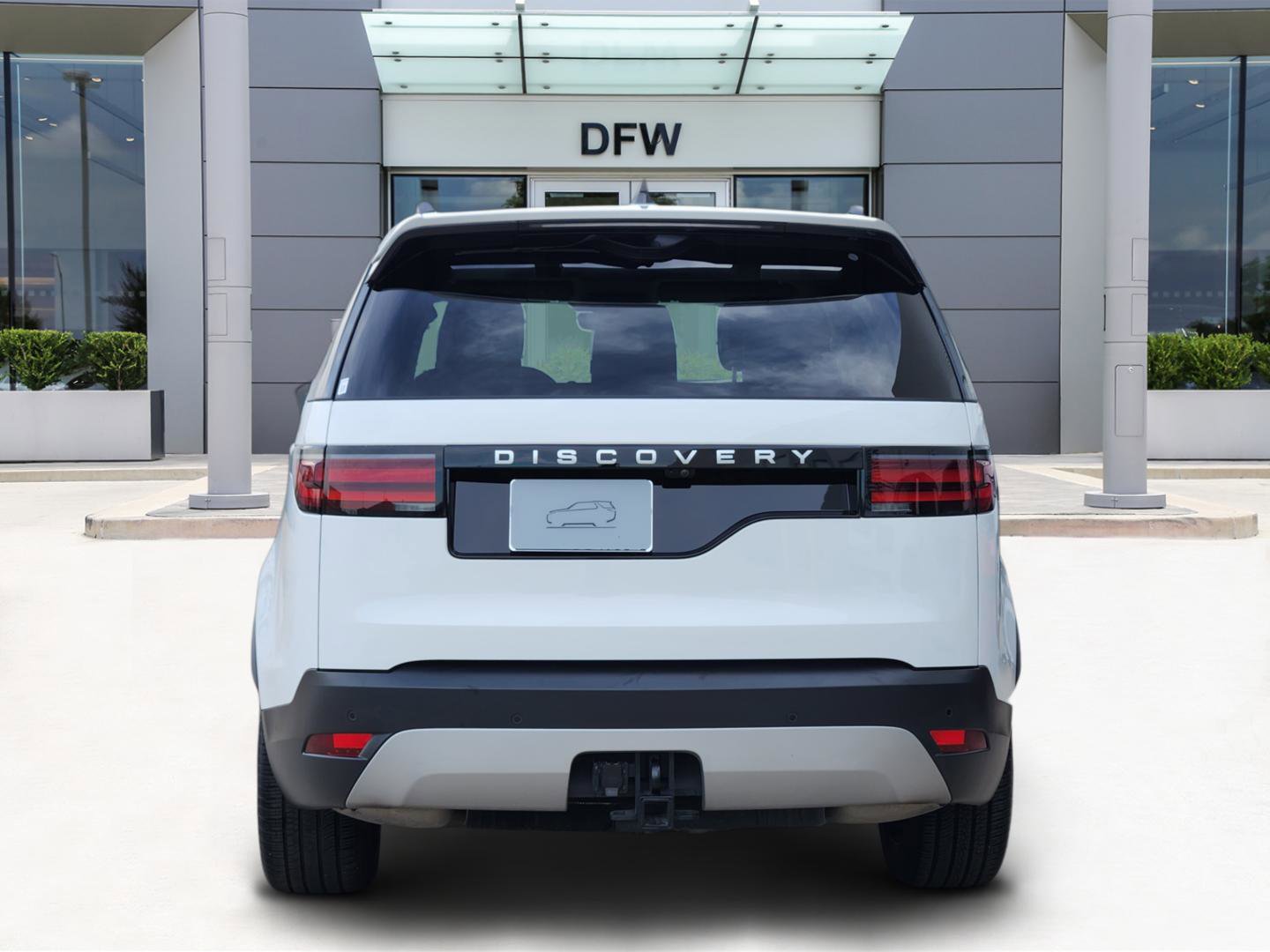 Certified 2025 Land Rover Discovery S image 6