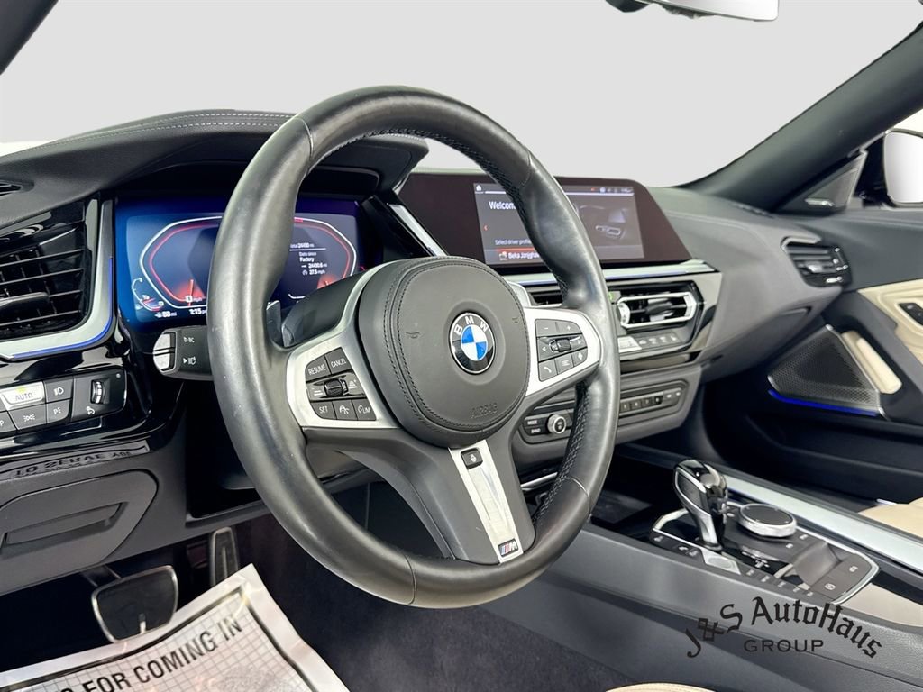 Used 2022 BMW Z4 M40i w/ Premium Package RWD image 9