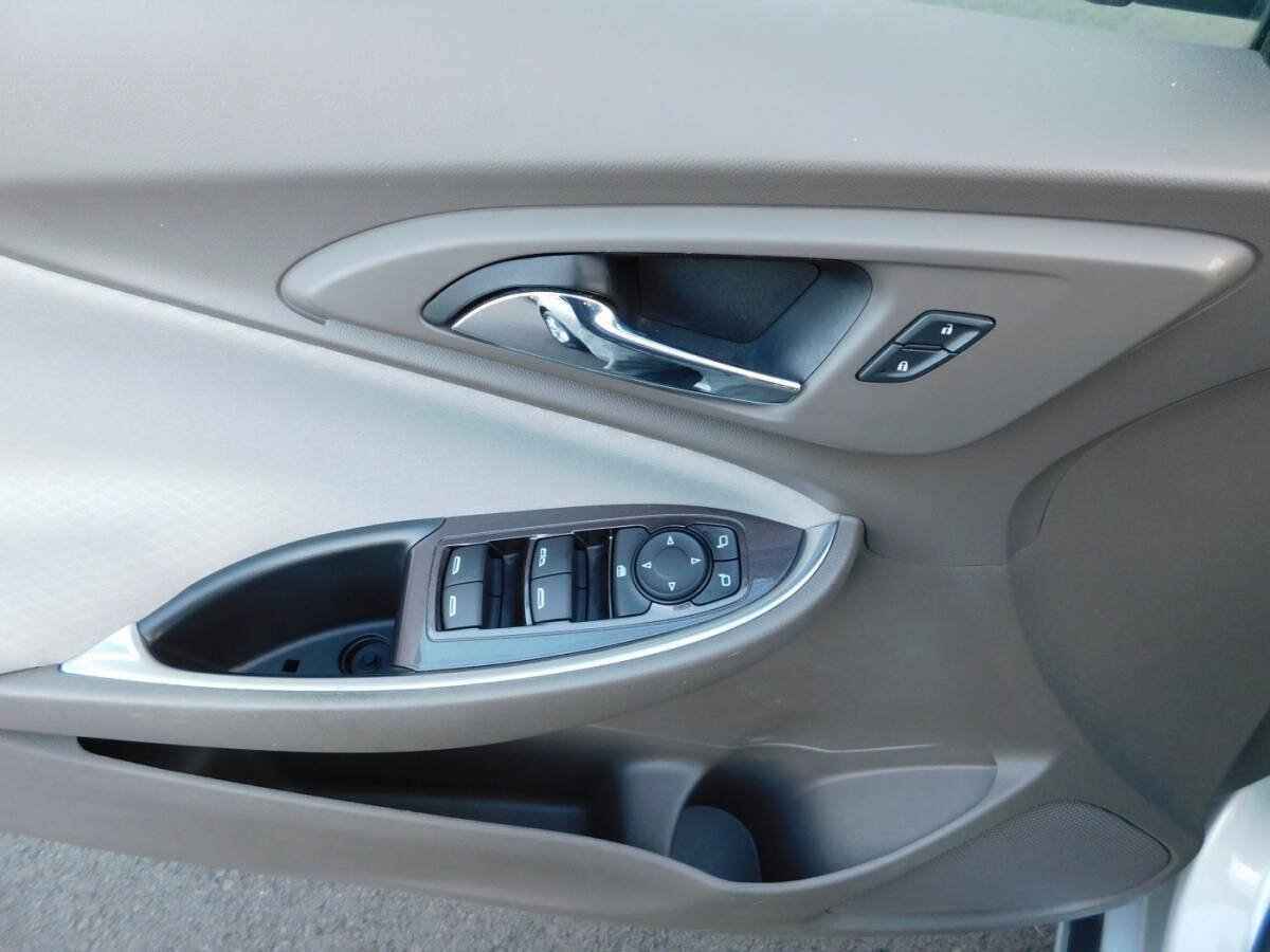 Used 2021 Chevrolet Malibu LT FWD image 17