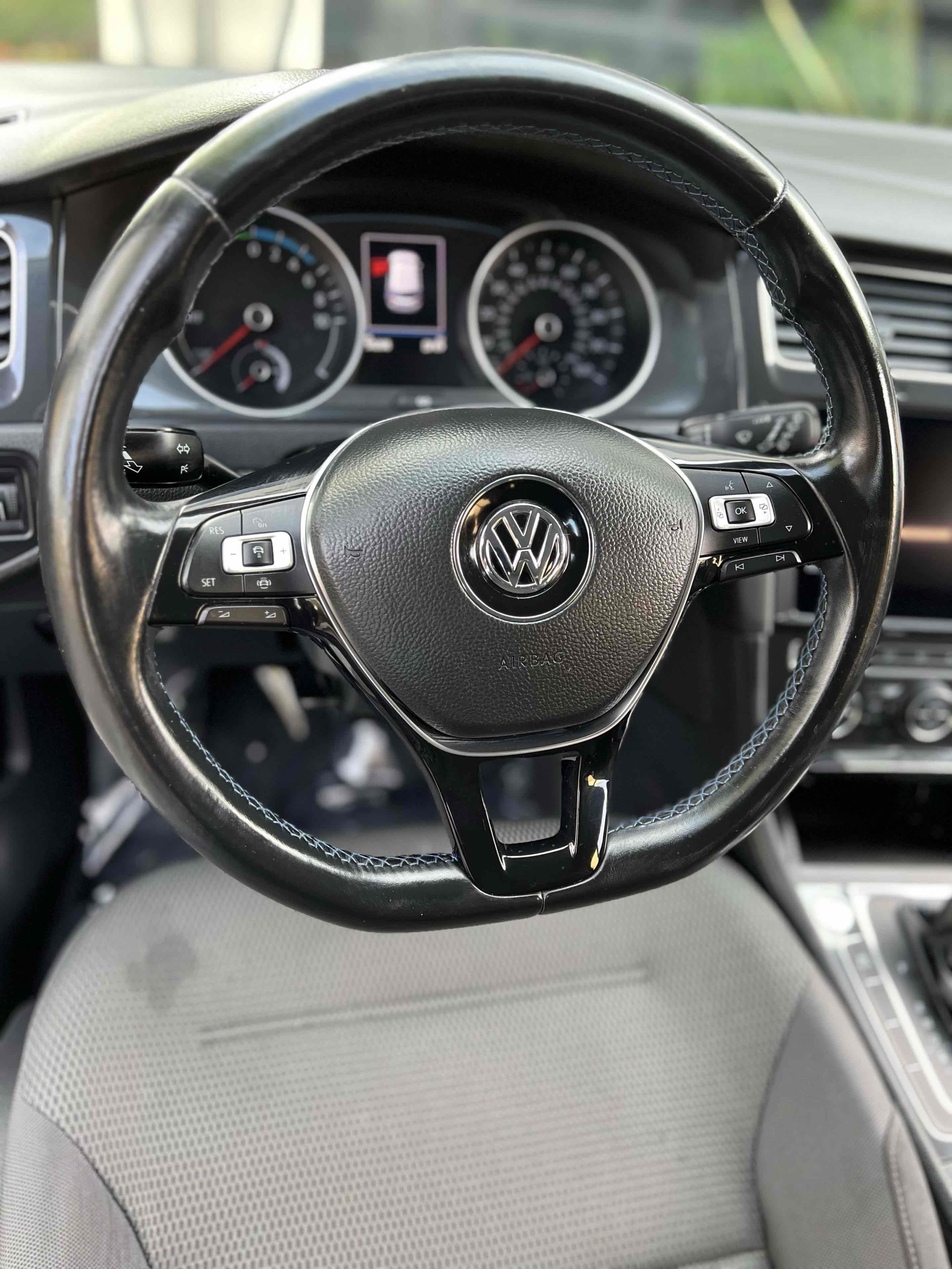 Used 2019 Volkswagen e-Golf SE w/ Driver Assistance Package image 26