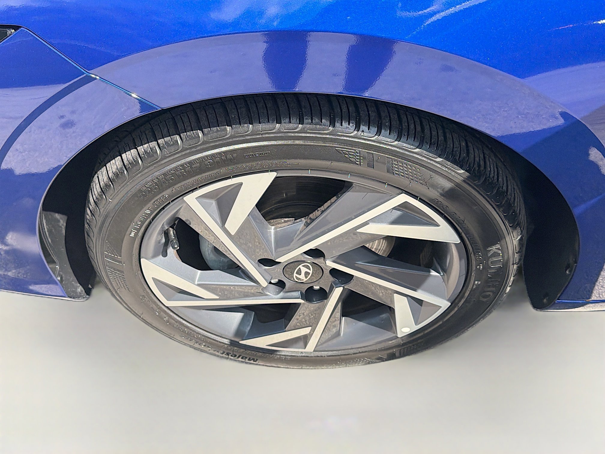 Certified 2025 Hyundai Elantra Sport image 33