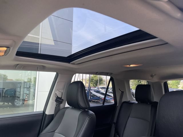 Used 2022 Toyota 4Runner SR5 Premium w/ Moonroof Package AWD/4WD image 27