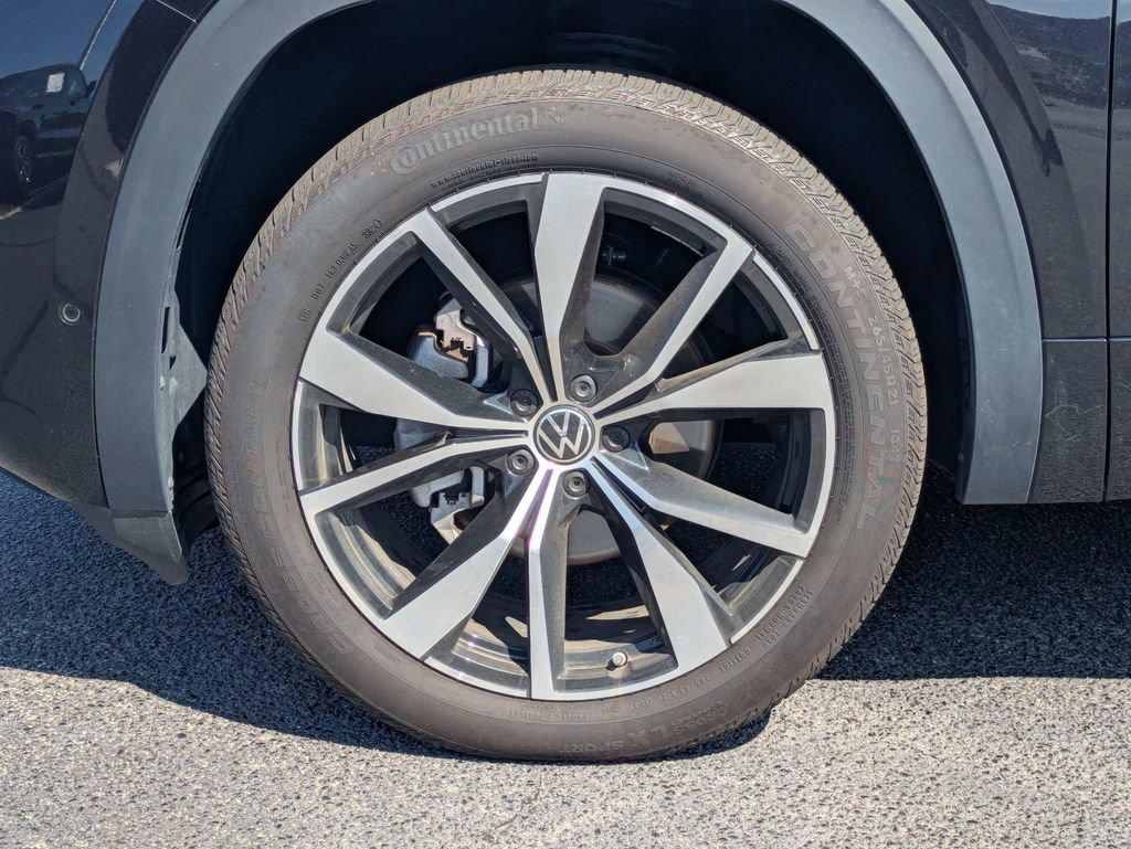 Certified 2025 Volkswagen Atlas Cross Sport SEL Premium R-Line AWD/4WD image 12
