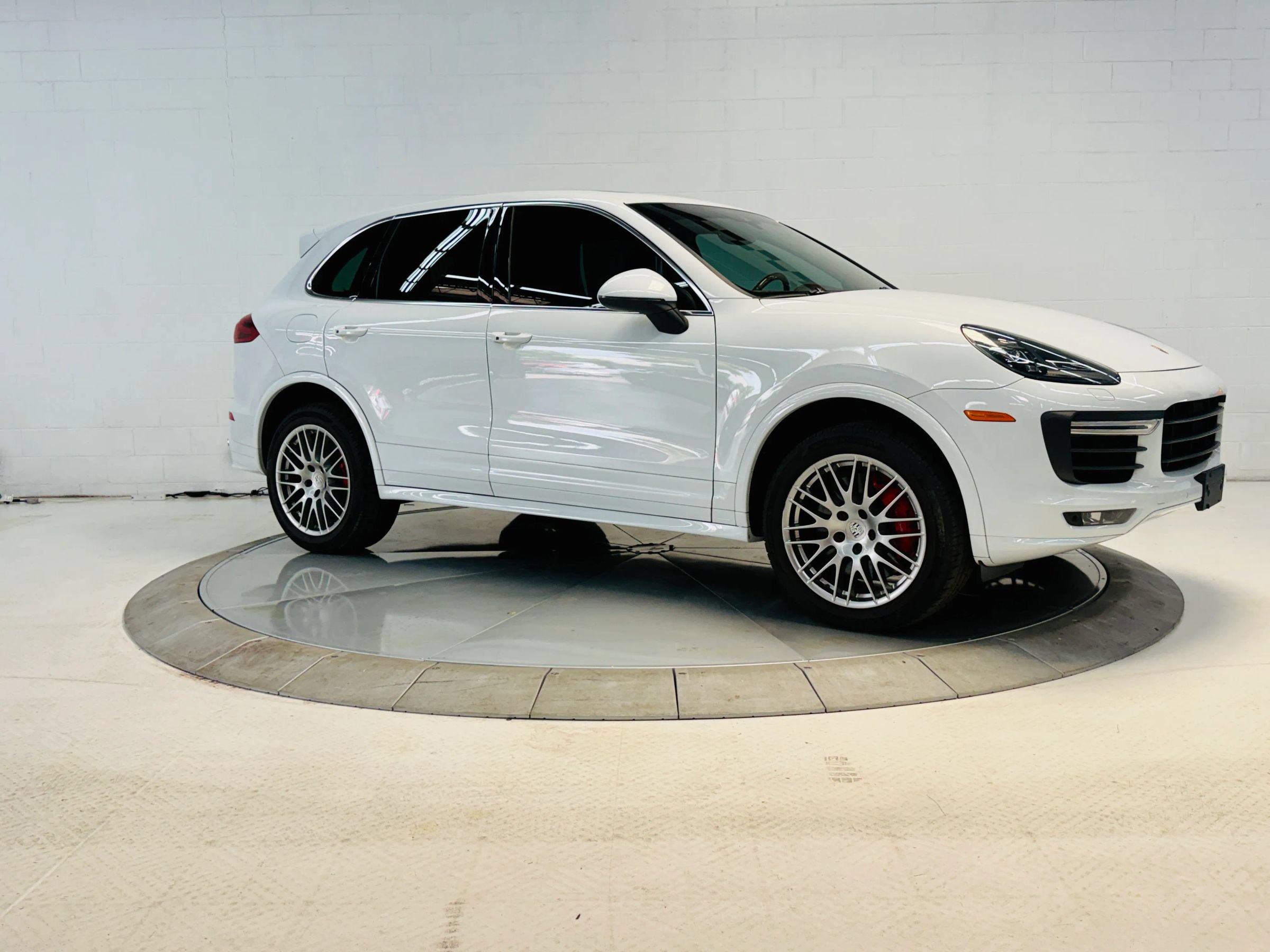 Used 2016 Porsche Cayenne AWD/4WD image 26