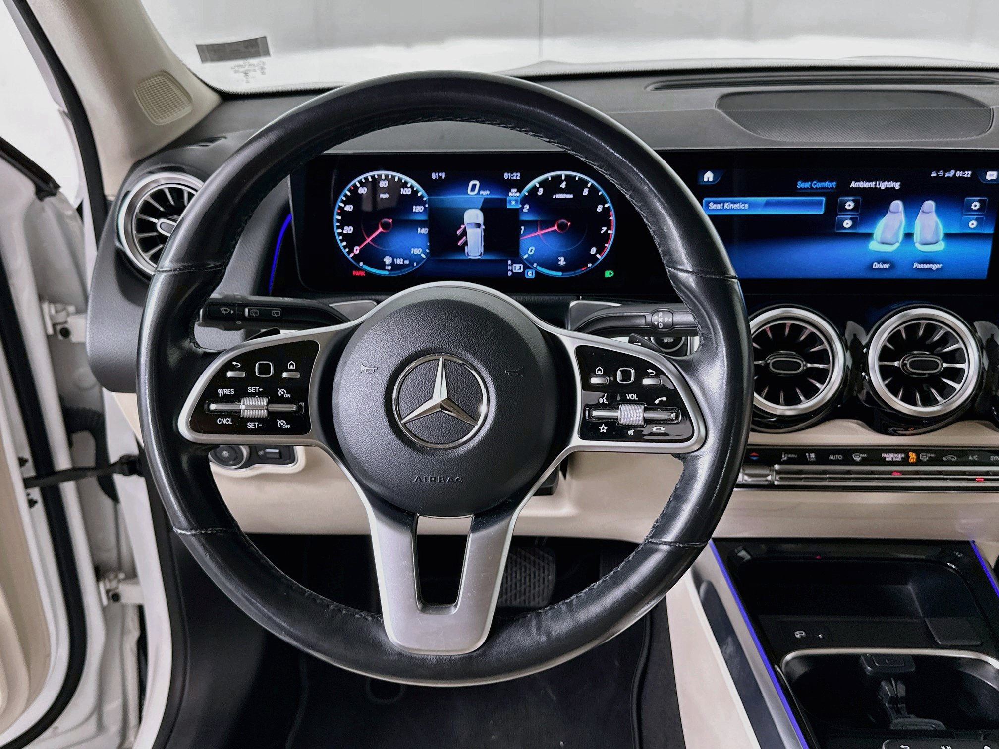 Used 2023 Mercedes-Benz GLB 250 4MATIC image 18