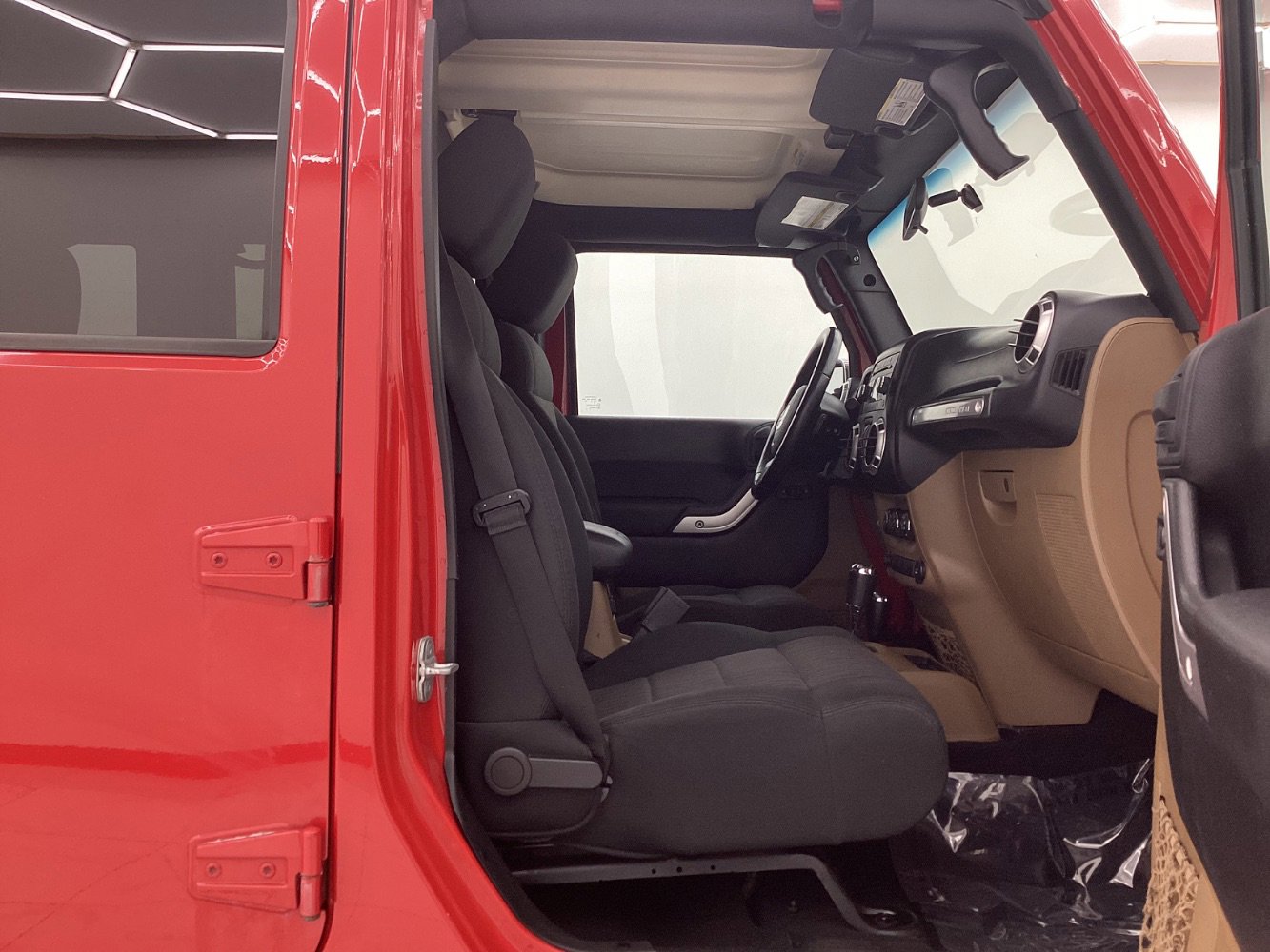 Used 2011 Jeep Wrangler Unlimited Sahara image 15