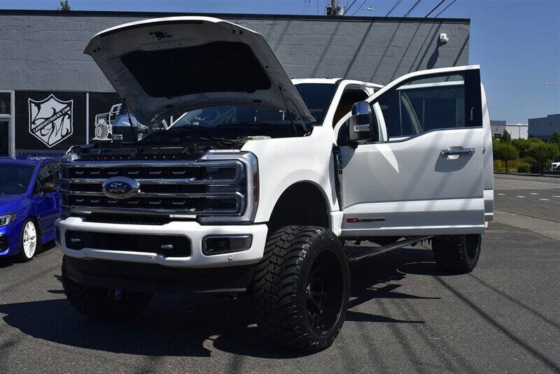 Used 2024 Ford F350 Platinum image 31