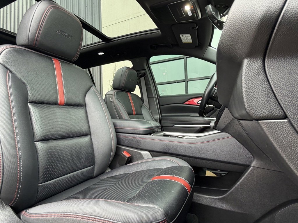 Used 2024 Chevrolet Traverse RS image 25