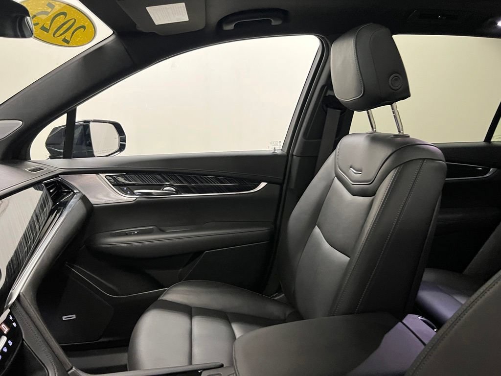 Certified 2025 Cadillac XT6 Premium Luxury AWD/4WD image 32