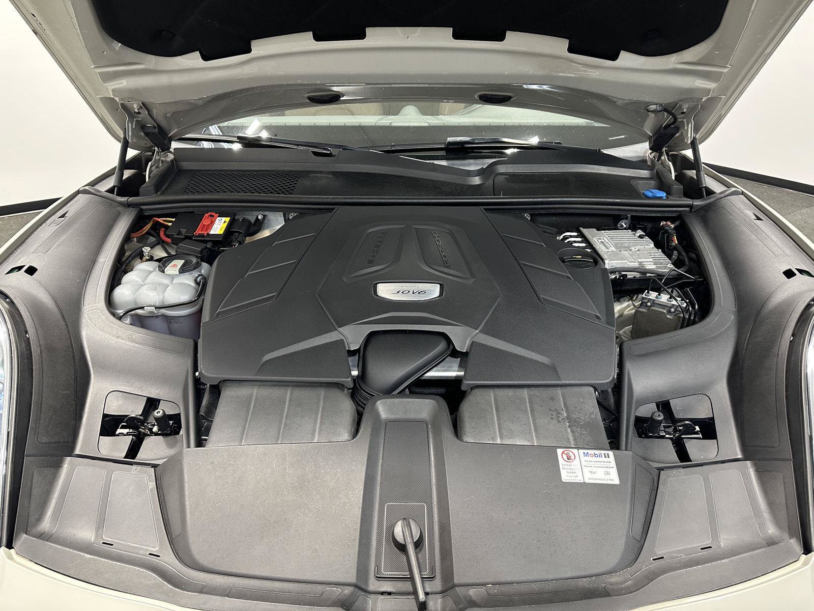 Used 2020 Porsche Cayenne AWD/4WD image 44