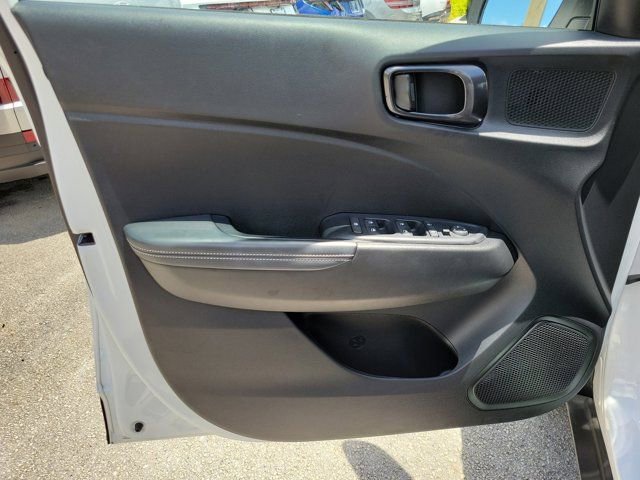 Certified 2023 Hyundai Venue Limited FWD image 15