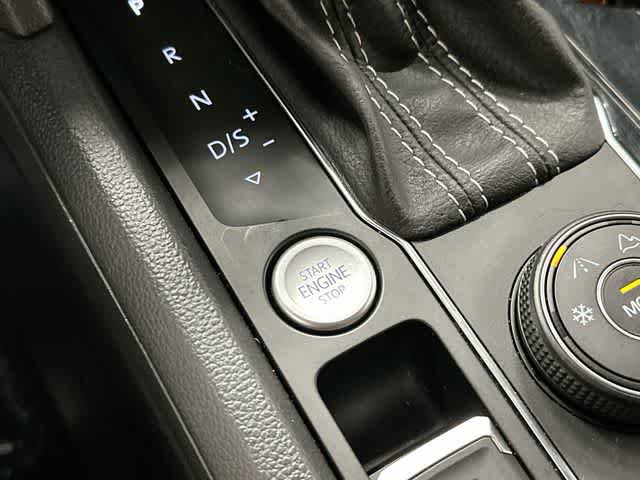 Used 2023 Volkswagen Atlas Cross Sport SEL R-Line AWD/4WD image 11