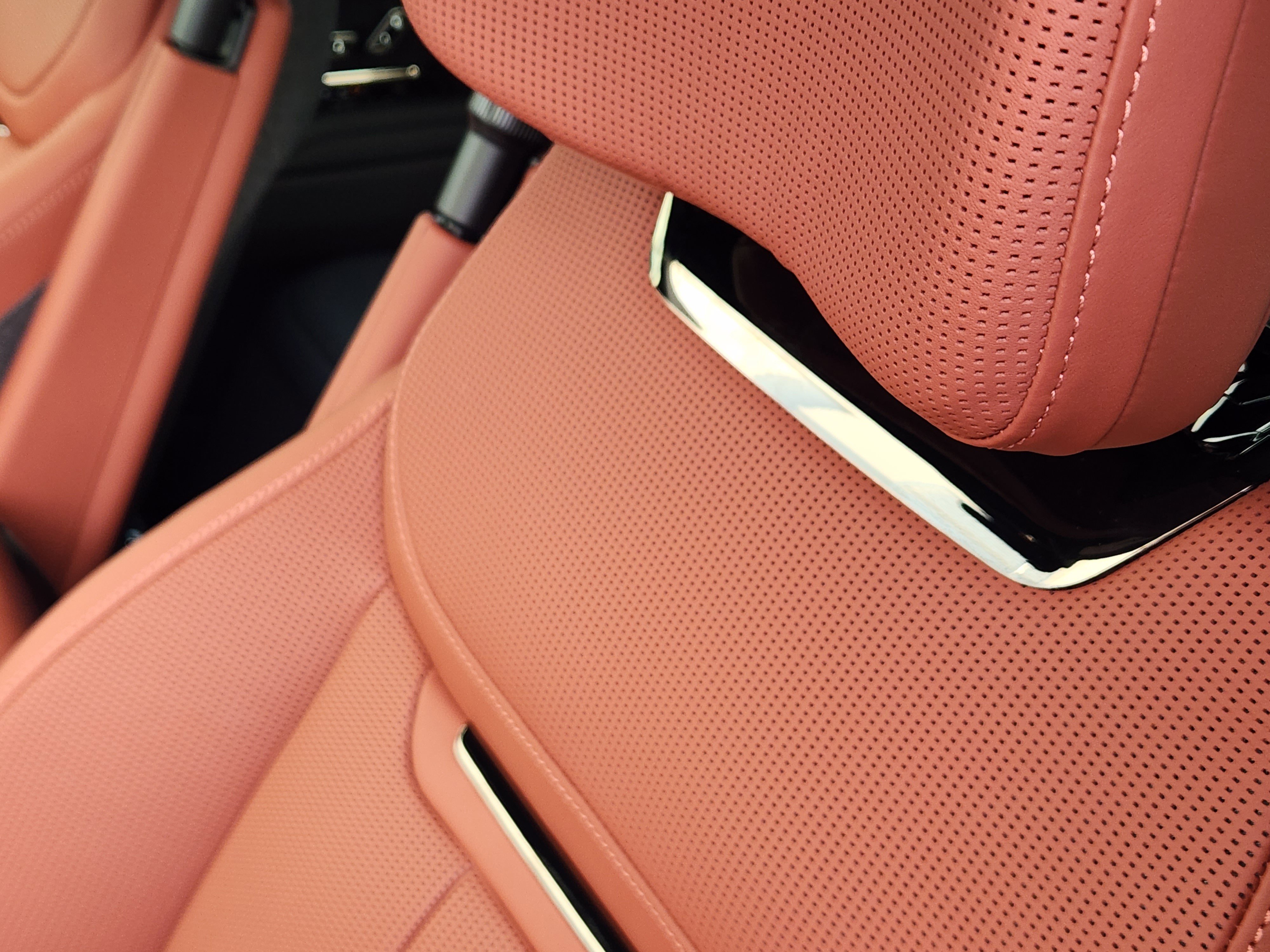 New 2025 Land Rover Range Rover SV image 14