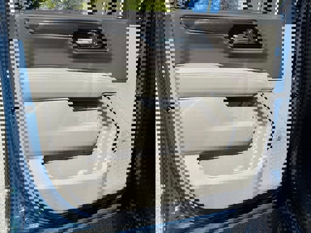 New 2026 GMC Yukon Elevation image 18