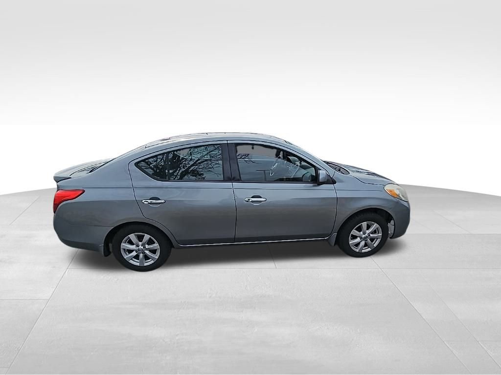Used 2014 Nissan Versa SV w/ Convenience Package image 9