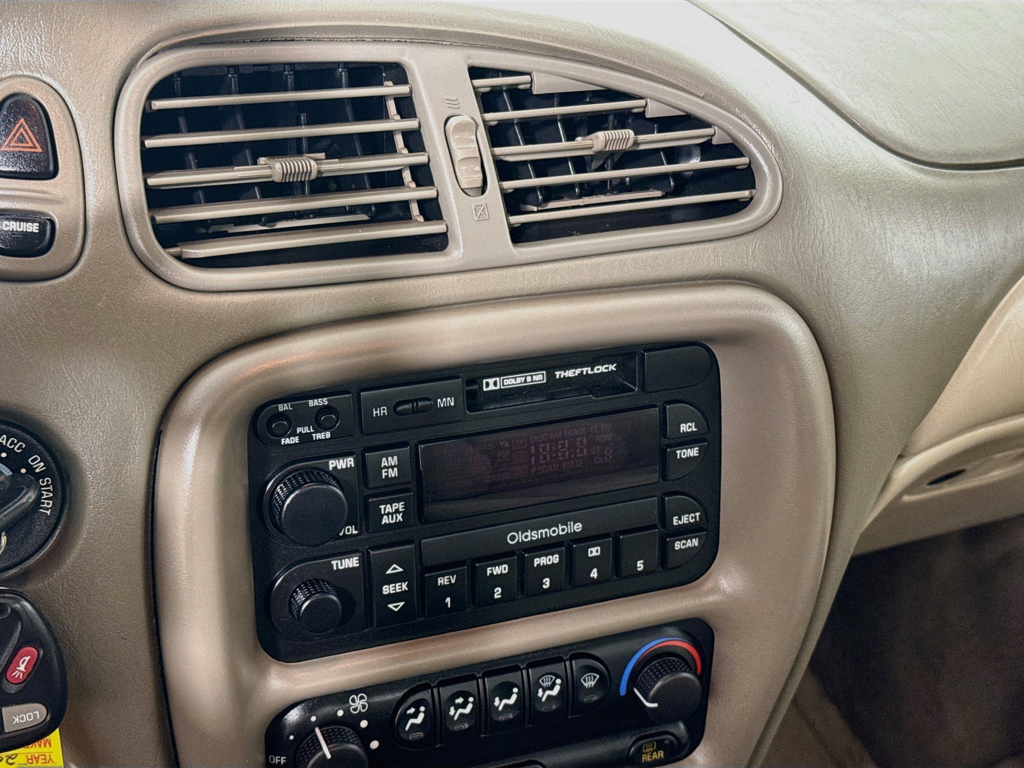 Used 2000 Oldsmobile Intrigue GX FWD image 15
